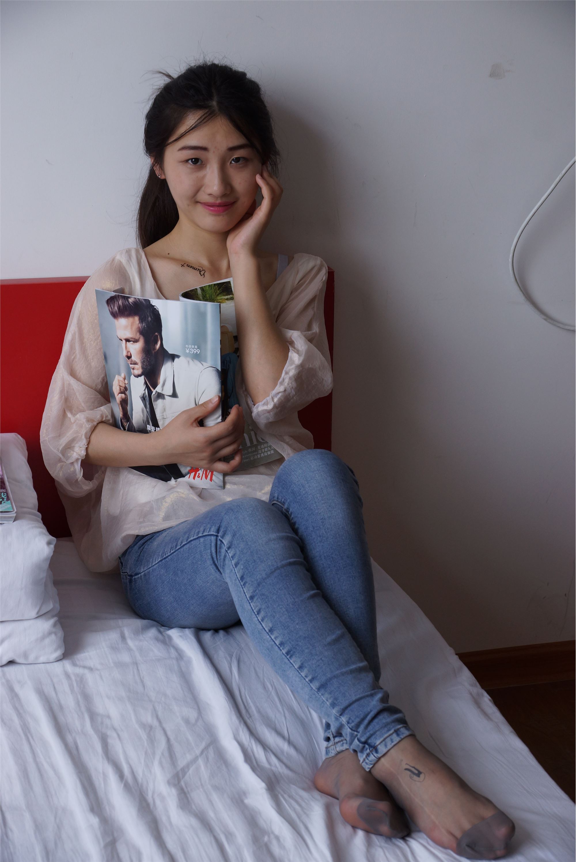 自由摄影 No.005 惬意的周末经典短灰丝陪你看看书